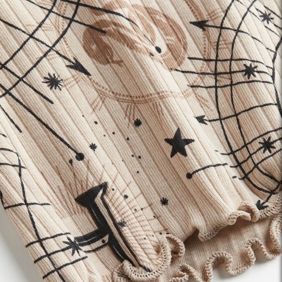 H&M Hogwarts Themed Long Sleeve Cropped Top Girls 12-14 - Picture 2 of 7